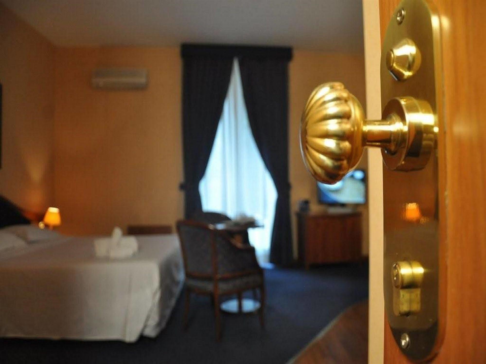 Massimo Plaza Hotel Palermo Ngoại thất bức ảnh